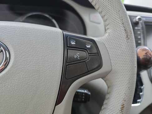Used 2014 Toyota Sienna XLE w/ XLE Premium Package FWD image 19