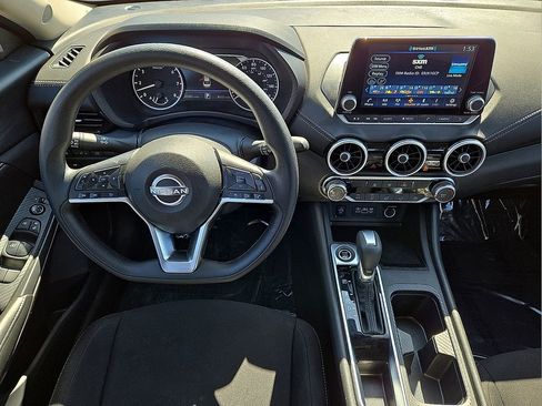 Used 2025 Nissan Sentra SV image 17