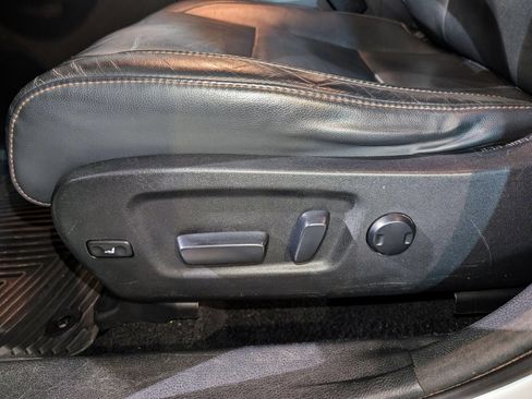 Used 2015 Toyota Highlander XLE image 18