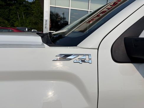Used 2017 GMC Sierra 1500 SLE w/ SLE Value Package AWD/4WD image 11