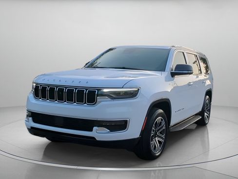 Used 2023 Jeep Wagoneer 4WD w/ Premium Group I image 11
