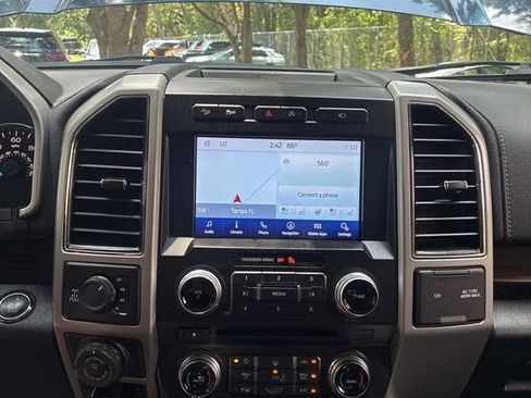 Used 2017 Ford F150 Lariat w/ Equipment Group 502A Luxury AWD/4WD image 11