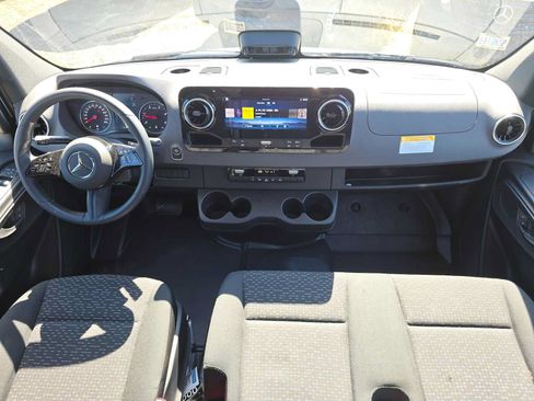 Used 2026 Mercedes-Benz Sprinter 2500 image 17