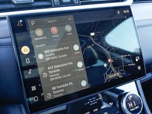 Used 2022 Jaguar F-PACE S image 41