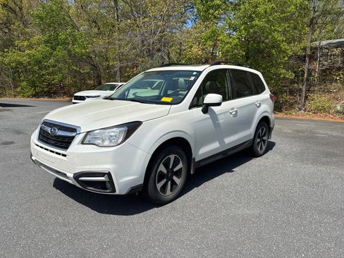 Used 2018 Subaru Forester 2.5i Limited image 1
