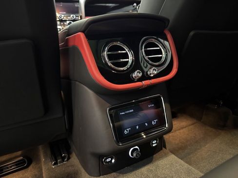 Used 2023 Bentley Bentayga image 40