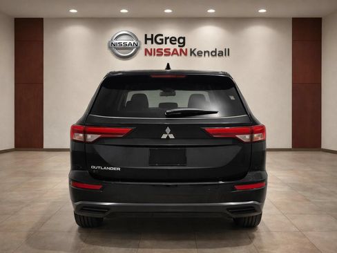 Used 2022 Mitsubishi Outlander ES FWD image 6