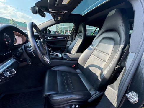 Used 2018 Porsche Panamera 4 image 2