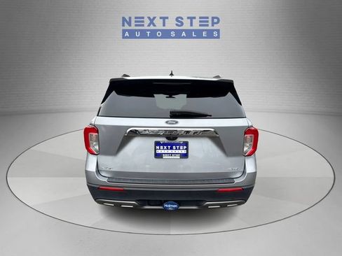 Used 2022 Ford Explorer XLT w/ Equipment Group 202A AWD/4WD image 7