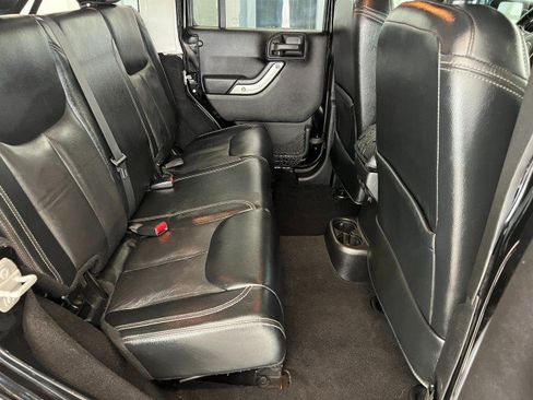 Used 2015 Jeep Wrangler Unlimited Rubicon AWD/4WD image 31