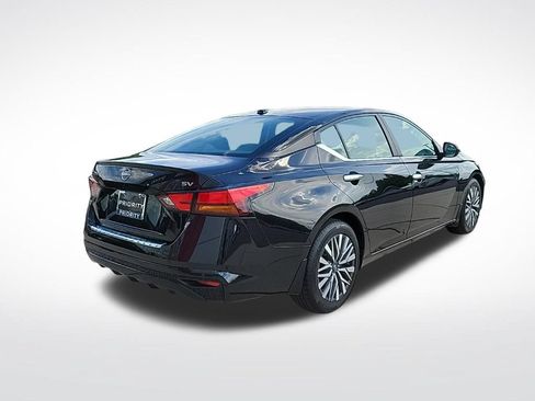 Used 2023 Nissan Altima 2.5 SV FWD image 4