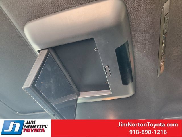Used 2025 Toyota Sienna Platinum FWD image 26