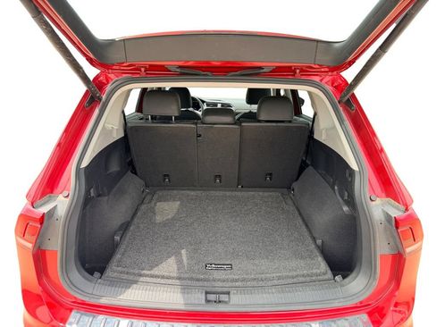 Used 2023 Volkswagen Tiguan SE w/ Panoramic Sunroof Package AWD/4WD image 10