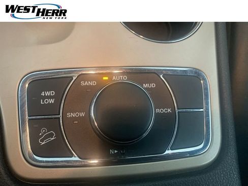 Used 2015 Jeep Grand Cherokee Limited w/ Luxury Group II image 9