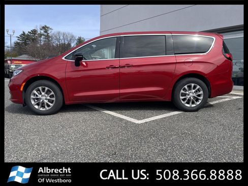 New 2026 Chrysler Pacifica Limited image 2