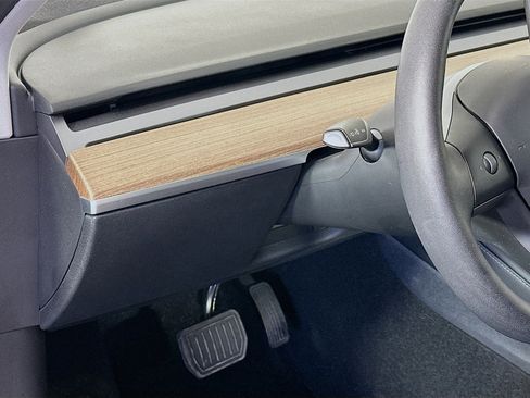 Used 2021 Tesla Model 3 Standard Range Plus image 16