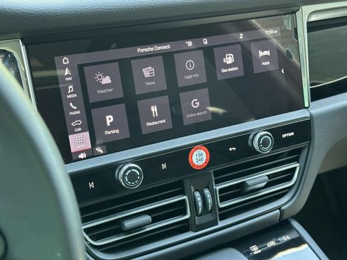 Certified 2026 Porsche Macan AWD/4WD image 28