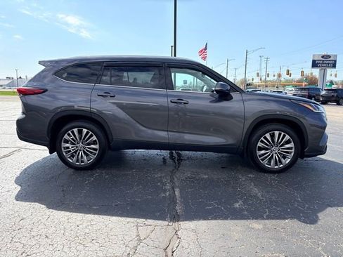 Used 2022 Toyota Highlander Platinum AWD/4WD image 9