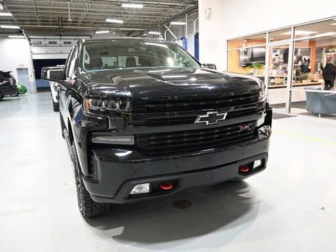 Used 2021 Chevrolet Silverado 1500 LT Trail Boss w/ Convenience Package II image 3
