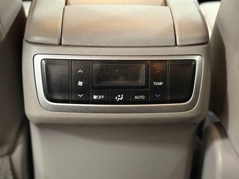 Used 2017 Toyota Highlander XLE image 39