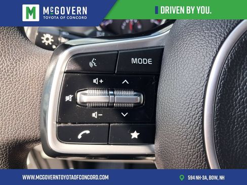 Used 2023 Kia Carnival LX FWD image 24