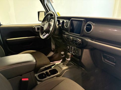 Used 2023 Jeep Wrangler Unlimited Sahara w/ Cold Weather Group AWD/4WD image 24