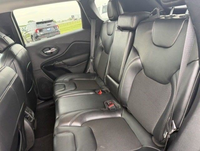 Used 2021 Jeep Cherokee Latitude Plus AWD/4WD image 23
