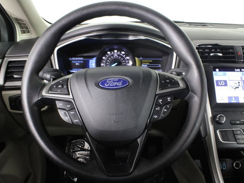 Used 2019 Ford Fusion SE image 8