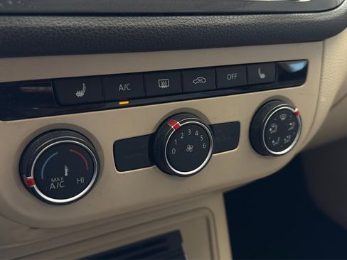 Used 2016 Volkswagen Tiguan S image 24