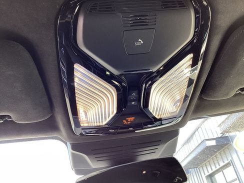 Used 2024 BMW X7 xDrive40i w/ M Sport Package AWD/4WD image 27