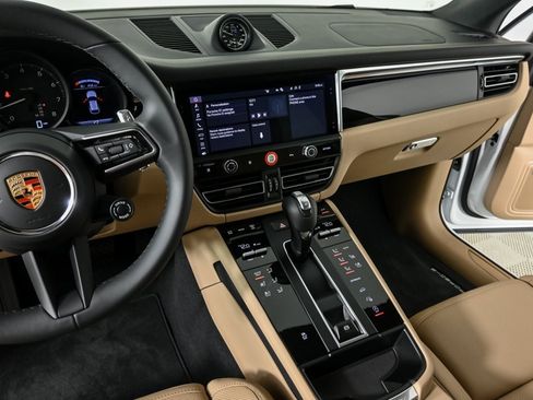 New 2025 Porsche Macan image 13