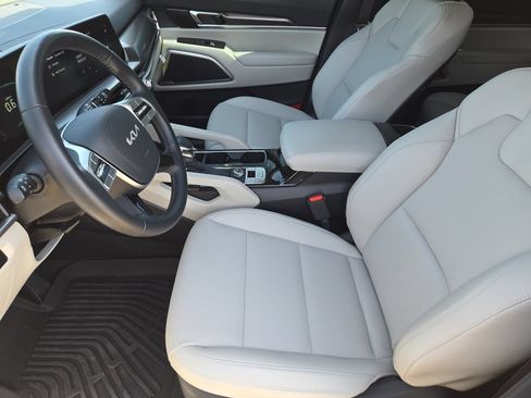 Used 2025 Kia Telluride S FWD image 8