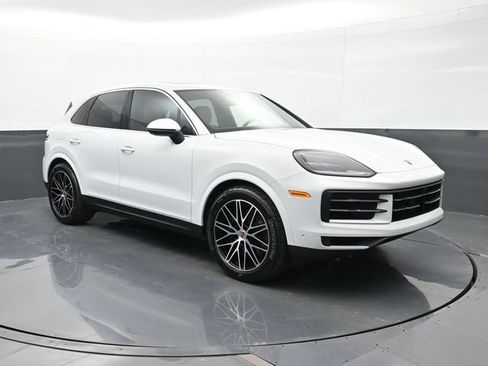 Certified 2025 Porsche Cayenne AWD/4WD image 21