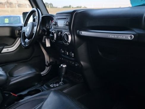 Used 2017 Jeep Wrangler Unlimited Sahara w/ Trailer Tow Group image 39