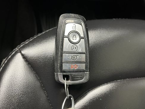 Used 2019 Ford Explorer XLT w/ Equipment Group 202A AWD/4WD image 30