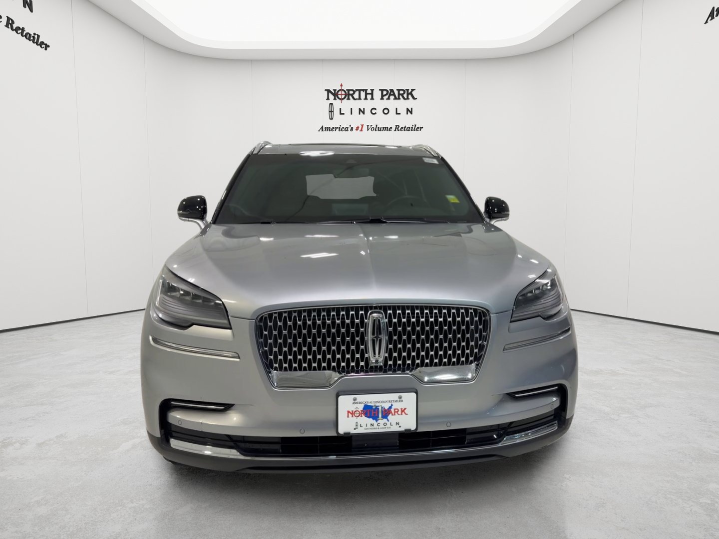 Used 2023 Lincoln Aviator Reserve w/ Class IV Trailer Tow Package RWD image 2