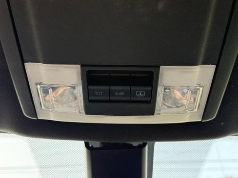 Used 2018 Ford Explorer Platinum AWD/4WD image 38