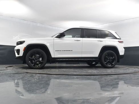 New 2025 Jeep Grand Cherokee Altitude w/ Trailer Tow Package AWD/4WD image 50