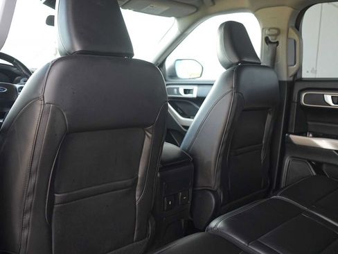 Used 2023 Ford Explorer XLT w/ Equipment Group 202A RWD image 13