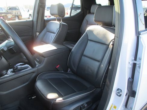 Certified 2023 Chevrolet Traverse Premier w/ Redline Edition image 19