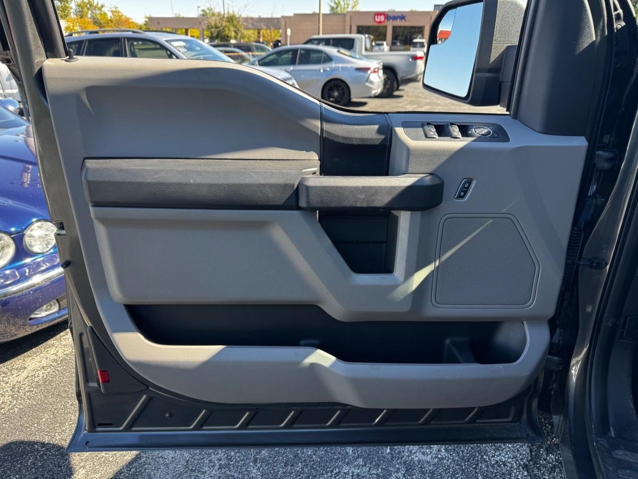 Used 2015 Ford F150 XL w/ Equipment Group 101A Mid AWD/4WD image 7