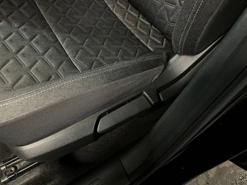 Used 2025 Nissan Kicks SV image 22