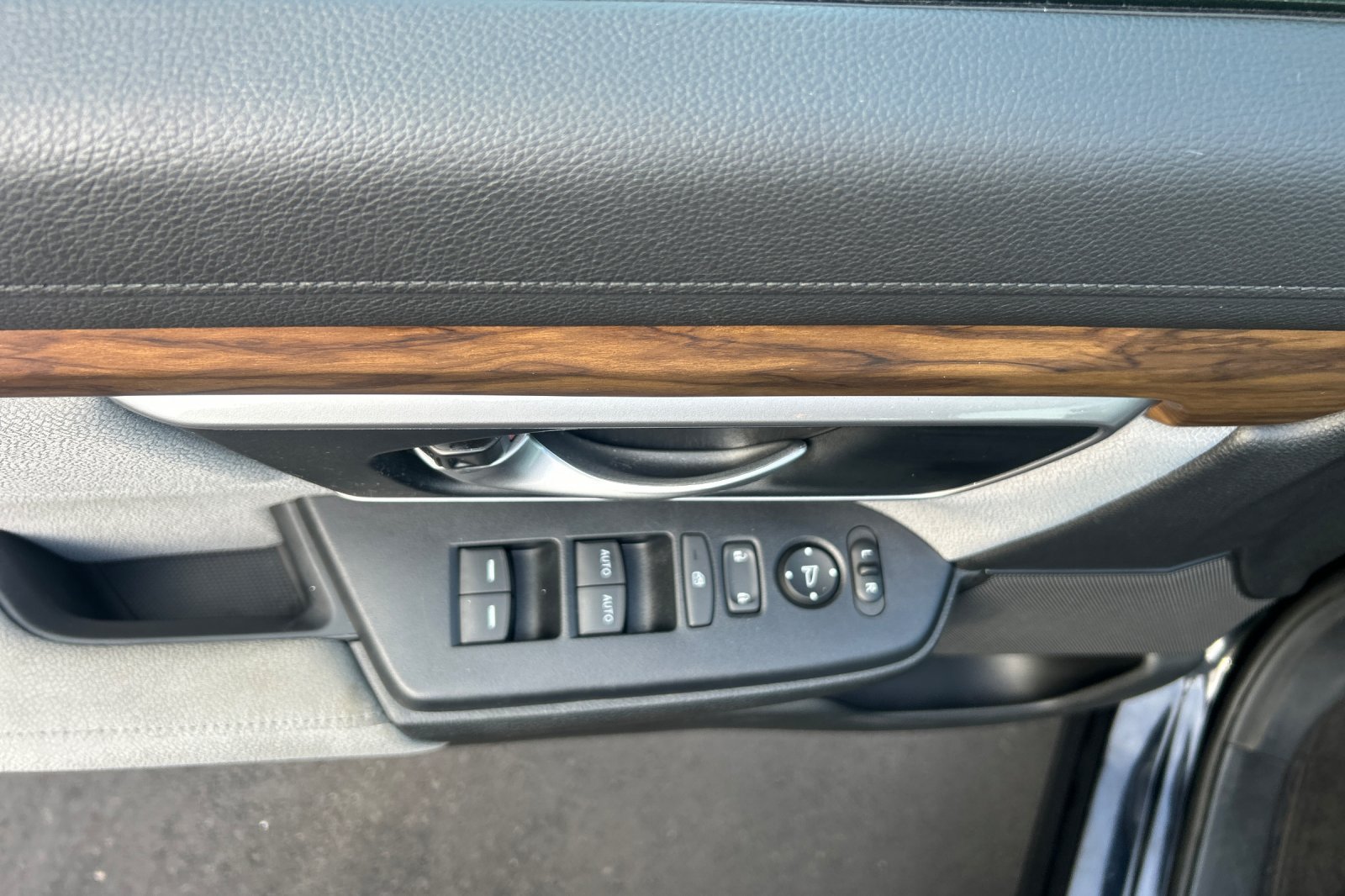 Used 2022 Honda CR-V EX image 11