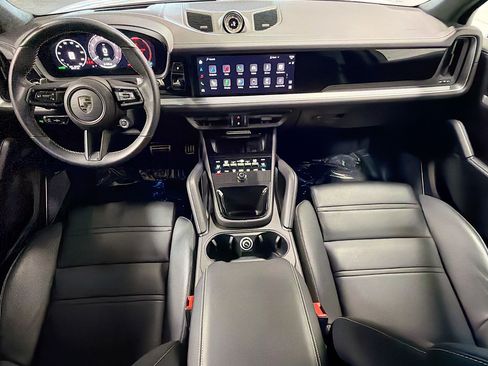 Certified 2025 Porsche Cayenne Turbo image 17