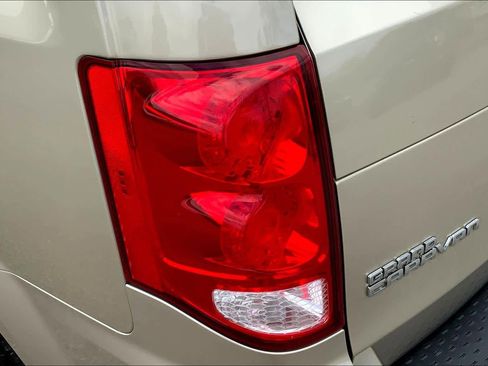 Used 2015 Dodge Grand Caravan SXT w/ Rear Park Assist Package image 26