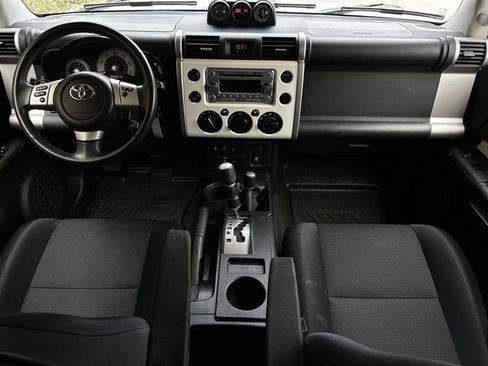 Used 2012 Toyota FJ Cruiser 4WD w/ Upgrade Pkg image 11