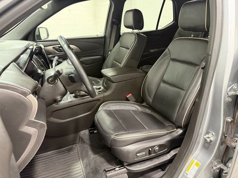 Used 2023 Chevrolet Traverse Premier image 11
