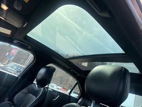 Used 2017 Lincoln Continental Select w/ Climate Package image 19