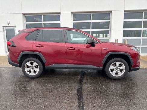 Used 2019 Toyota RAV4 LE w/ Carpet Mat Package image 3