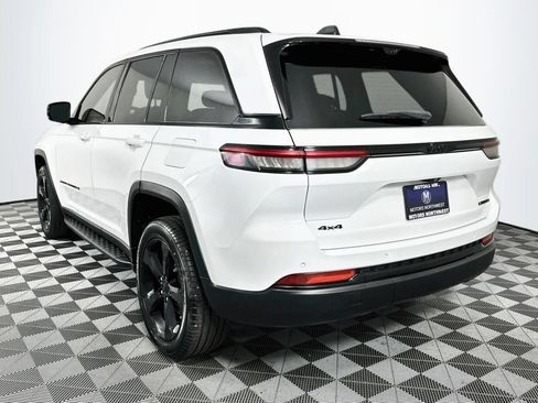Used 2024 Jeep Grand Cherokee Limited w/ Luxury Tech Group II AWD/4WD image 9